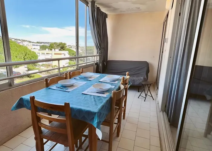 A 300m De La Avec Loggia Vitree - Fr-1-338-428 *